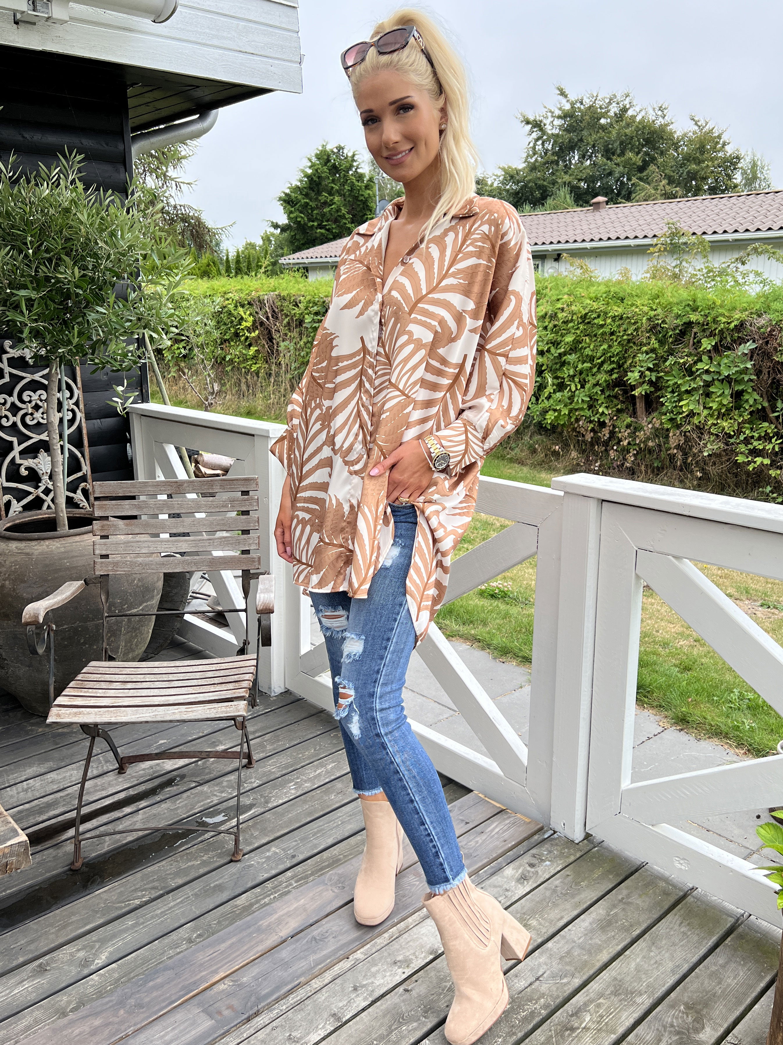 Wilma - Sød mønstret skjortekjole i silkelook